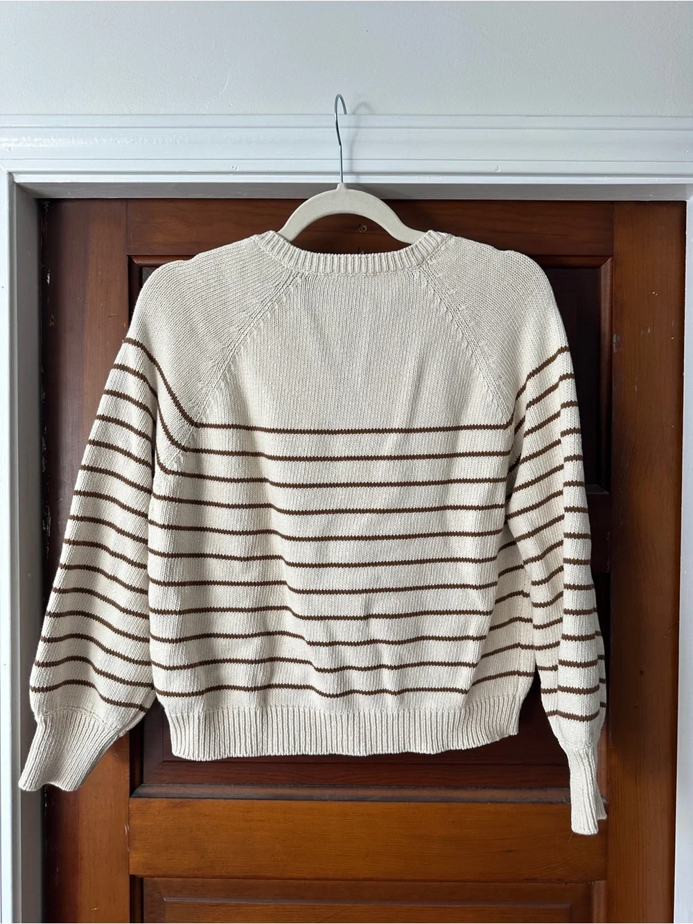 Sezane LÉONTINE Ecru Cropped Sweater with Camel Stripes and Henley Buttons - Picture 3 of 4